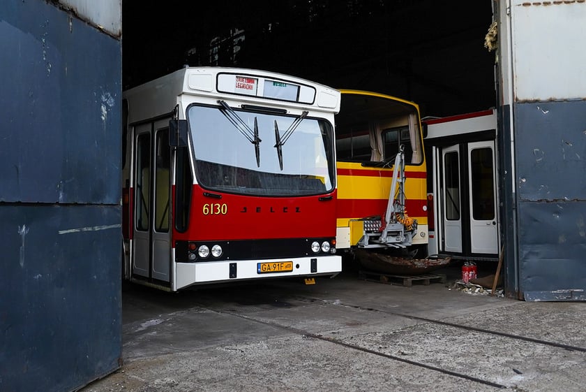 Backstage galerii Neon Side - tu trzymane są niewyeksponowane wrocławskie neony z dawnych lat
