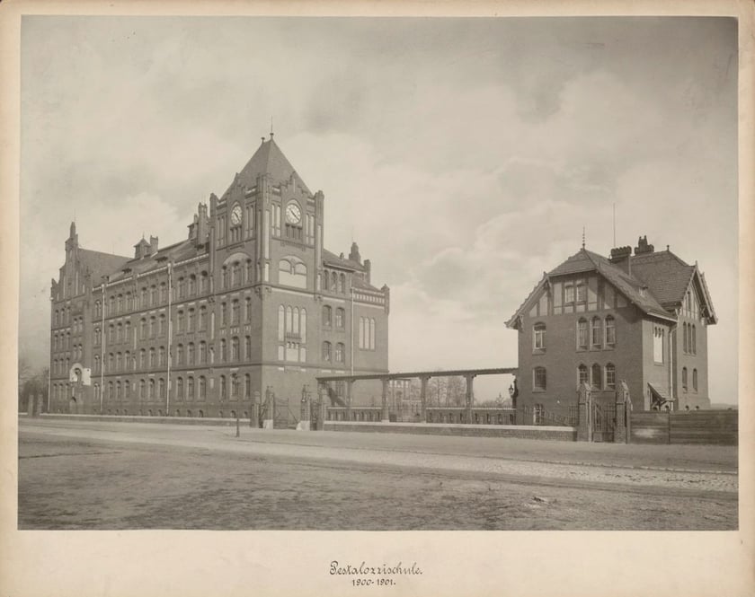 Szkoła przy ul. Nowowiejskiej, 1901 r.&nbsp;