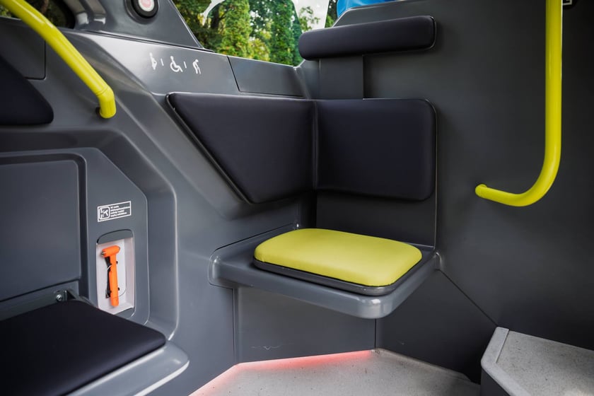 Autonomiczny pojazd Blees BB-1 na cmentarzu Osobowickim