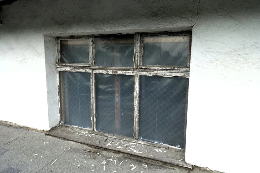 Siedziba Klubu Sportowego Lotnik: oryginalnej stolarki okiennej nie udało się uratować