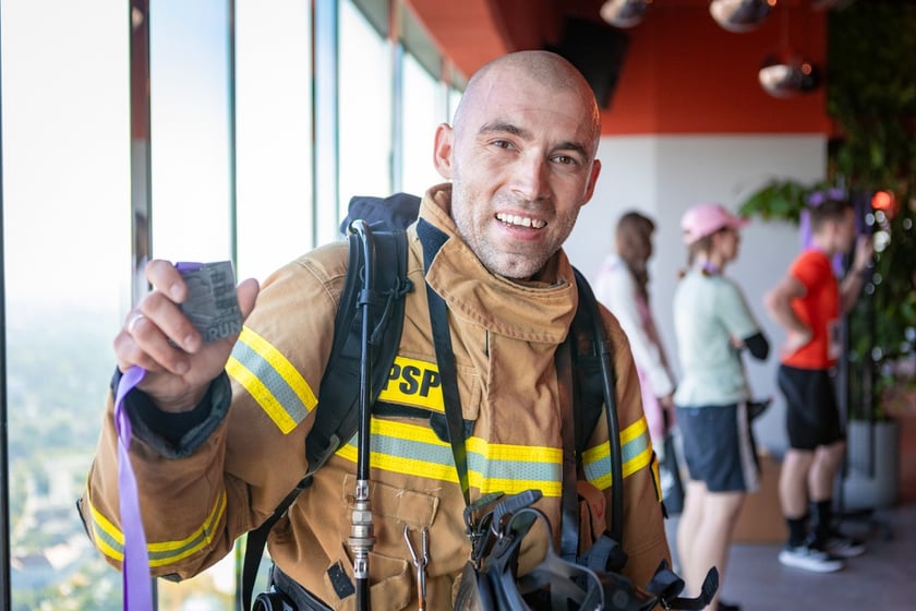 Uczestnicy 10. Sky Tower Run we Wrocławiu