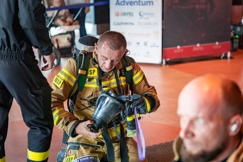 Uczestnicy 10. Sky Tower Run we Wrocławiu