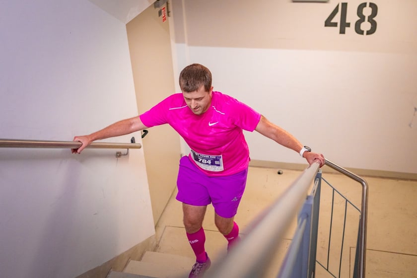 Uczestnicy 10. Sky Tower Run we Wrocławiu