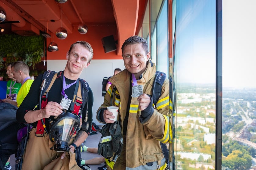 Uczestnicy 10. Sky Tower Run we Wrocławiu