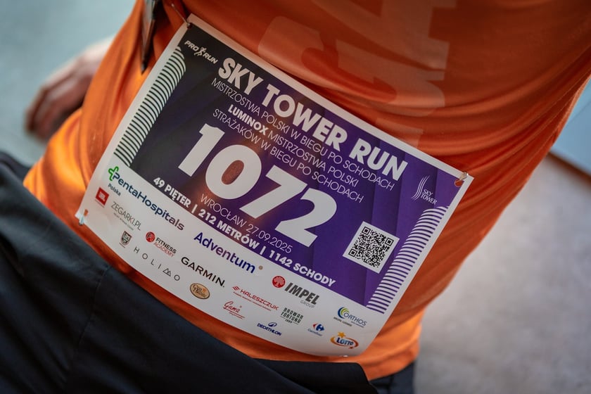 Uczestnicy 10. Sky Tower Run we Wrocławiu