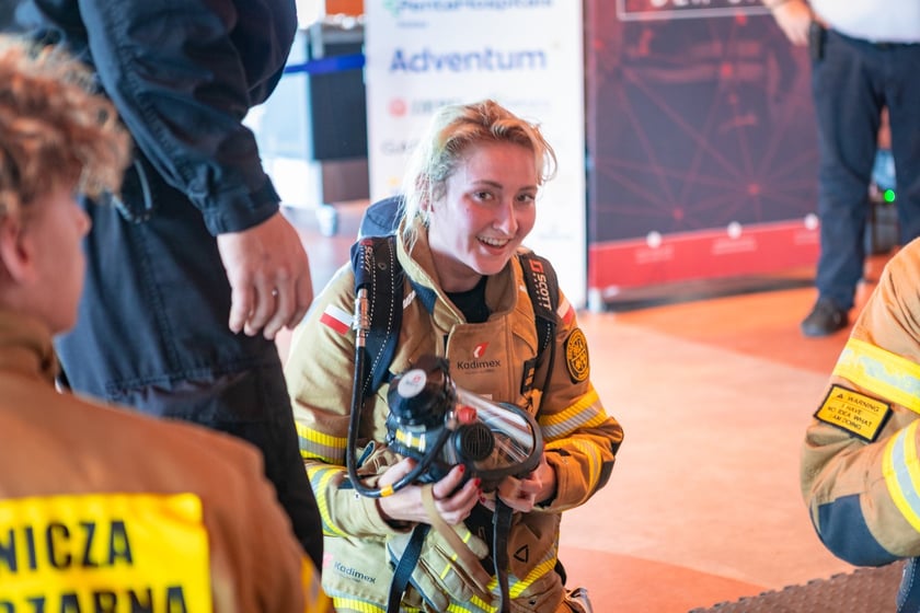 Uczestnicy 10. Sky Tower Run we Wrocławiu