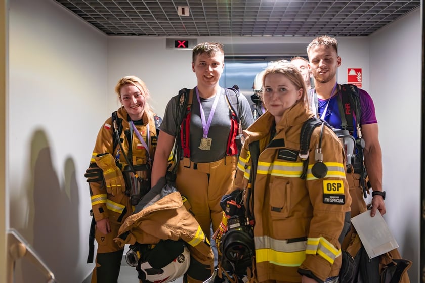 Uczestnicy 10. Sky Tower Run we Wrocławiu