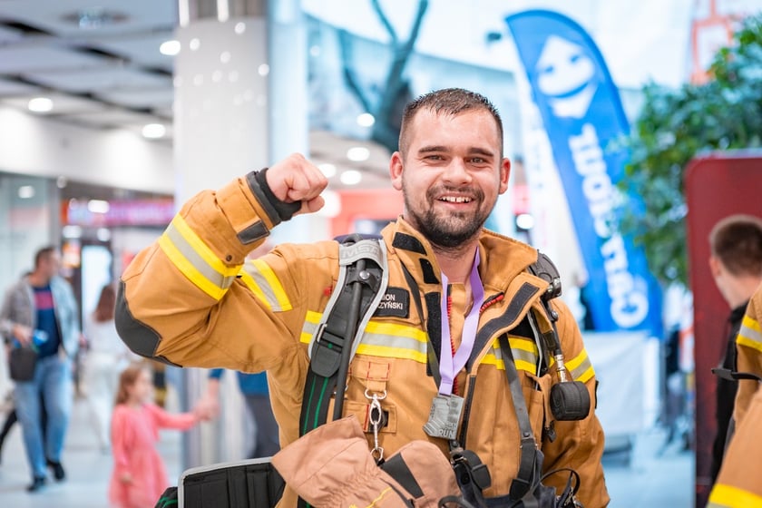 Uczestnicy 10. Sky Tower Run we Wrocławiu