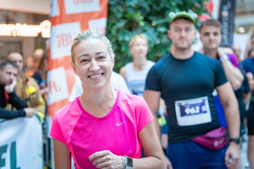 Uczestnicy 10. Sky Tower Run we Wrocławiu