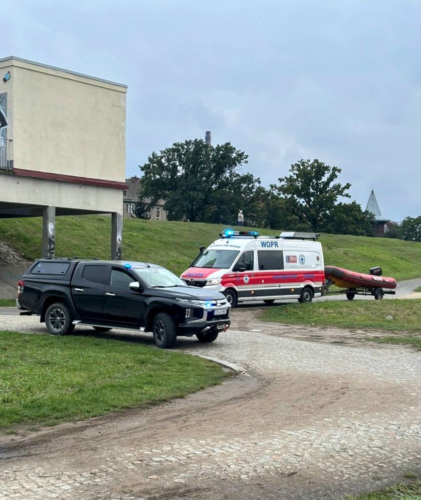 Zdjęcia z poszukiwań prowadzonych 30 września w okolicach most&oacute;w Trzebnickich