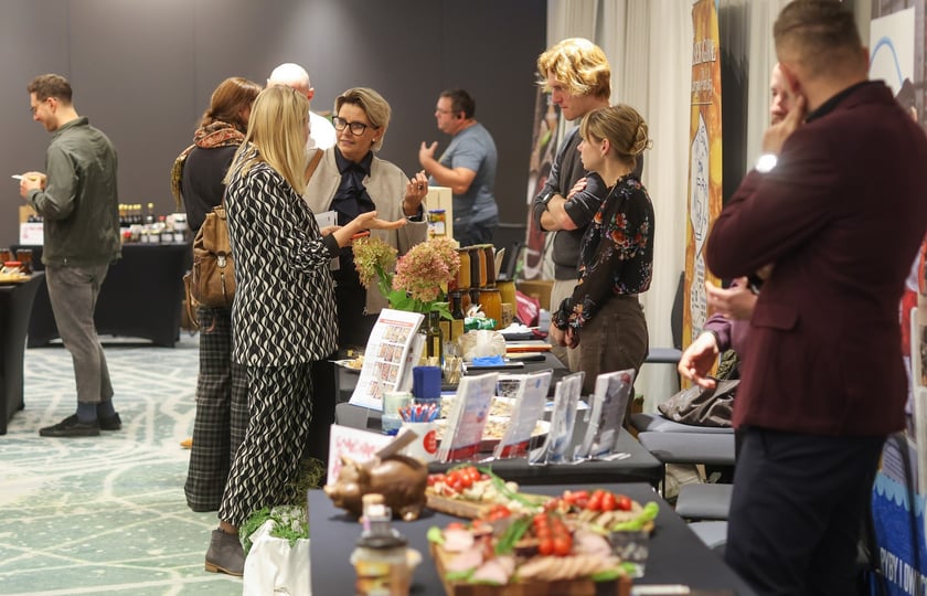 Na zdjęciach IV edycja programu &bdquo;Od pola na wrocławski st&oacute;ł&rdquo; we wrocławskim Novotelu