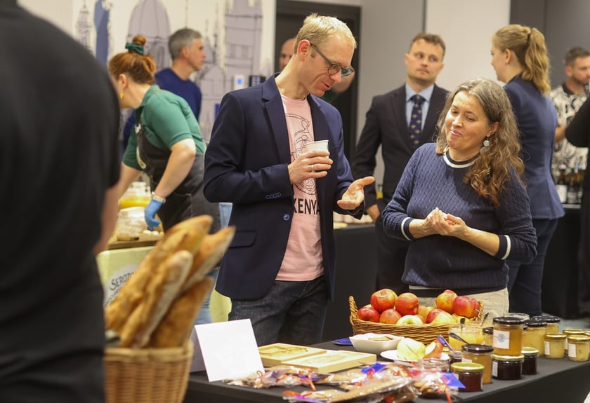 Na zdjęciach IV edycja programu &bdquo;Od pola na wrocławski st&oacute;ł&rdquo; we wrocławskim Novotelu