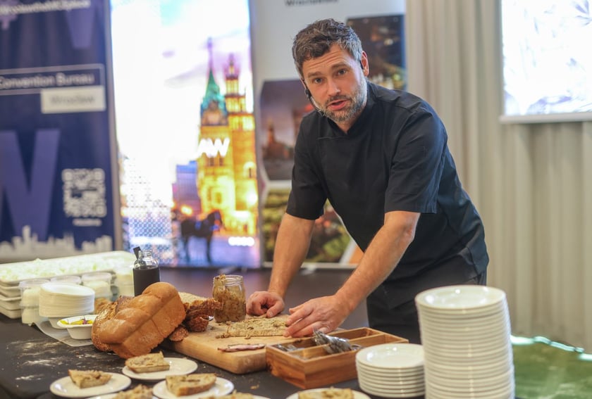 Na zdjęciach IV edycja programu &bdquo;Od pola na wrocławski st&oacute;ł&rdquo; we wrocławskim Novotelu
