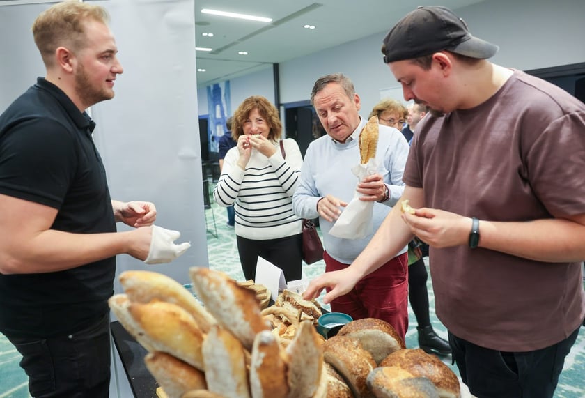 Na zdjęciach IV edycja programu &bdquo;Od pola na wrocławski st&oacute;ł&rdquo; we wrocławskim Novotelu