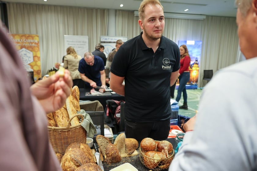 Na zdjęciach IV edycja programu &bdquo;Od pola na wrocławski st&oacute;ł&rdquo; we wrocławskim Novotelu