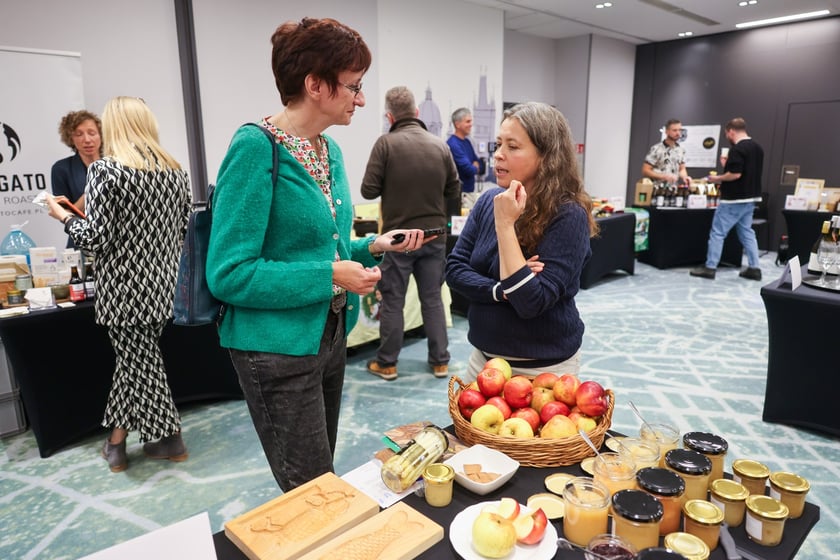 Na zdjęciach IV edycja programu &bdquo;Od pola na wrocławski st&oacute;ł&rdquo; we wrocławskim Novotelu