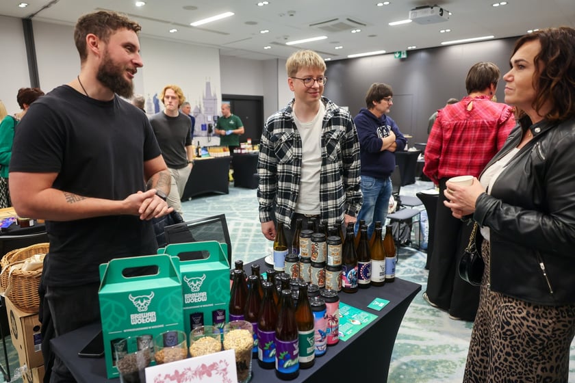 Na zdjęciach IV edycja programu &bdquo;Od pola na wrocławski st&oacute;ł&rdquo; we wrocławskim Novotelu