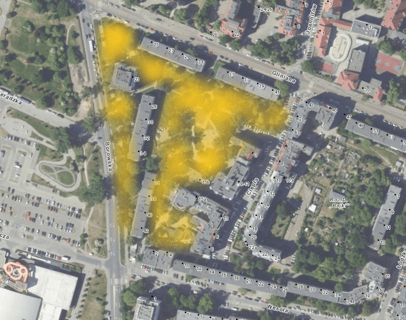 Powiększ obraz: <p>Podwórko w kwartale ulic Ciepłej, Borowskiej, Glinianej i Wesołej, zaznaczone na mapie. </p>