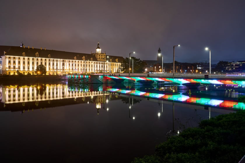 Próby światła na wyremontowanych mostach Uniwersyteckich, 8 października 2025