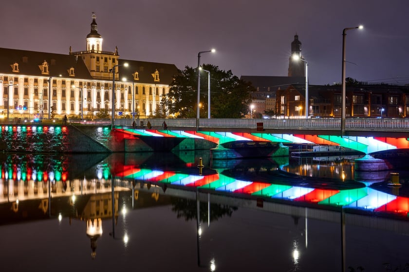 Próby światła na wyremontowanych mostach Uniwersyteckich, 8 października 2025