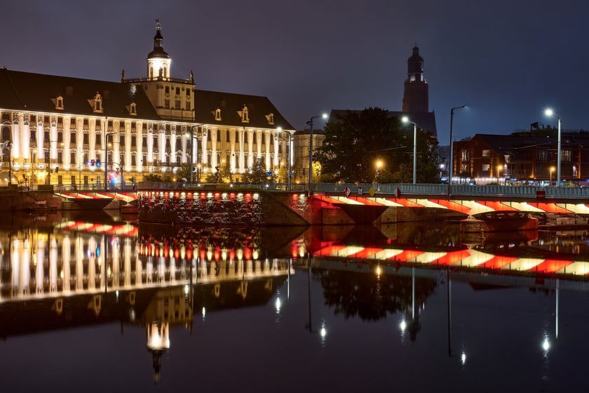 Próby światła na wyremontowanych mostach Uniwersyteckich, 8 października 2025