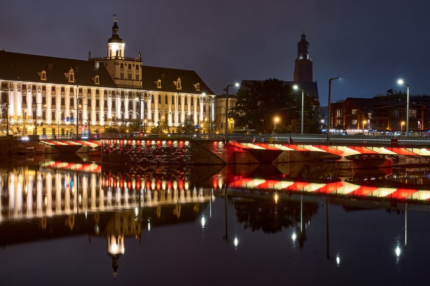 Próby światła na wyremontowanych mostach Uniwersyteckich, 8 października 2025