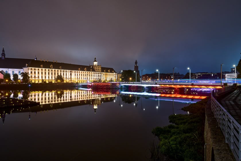 Próby światła na wyremontowanych mostach Uniwersyteckich, 8 października 2025