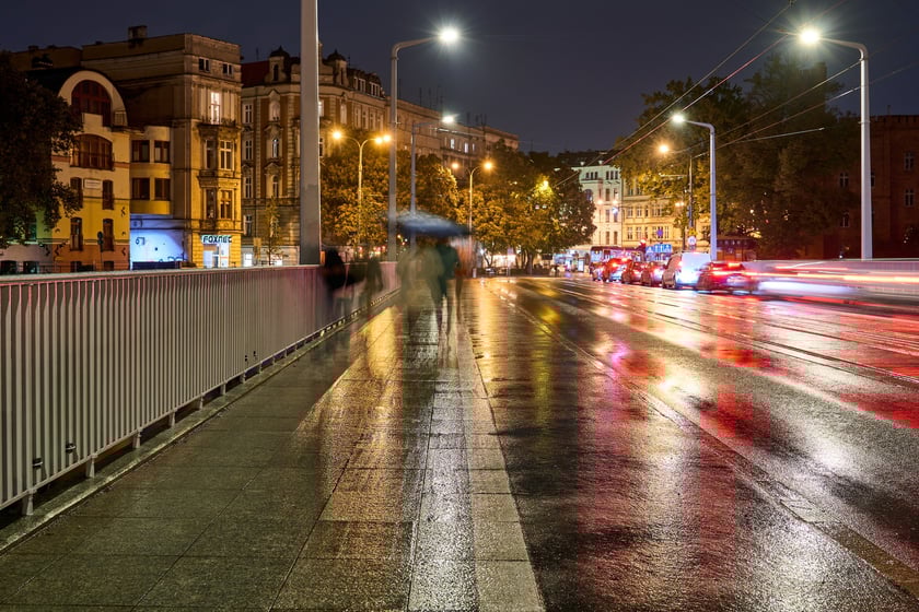 Próby światła na wyremontowanych mostach Uniwersyteckich, 8 października 2025