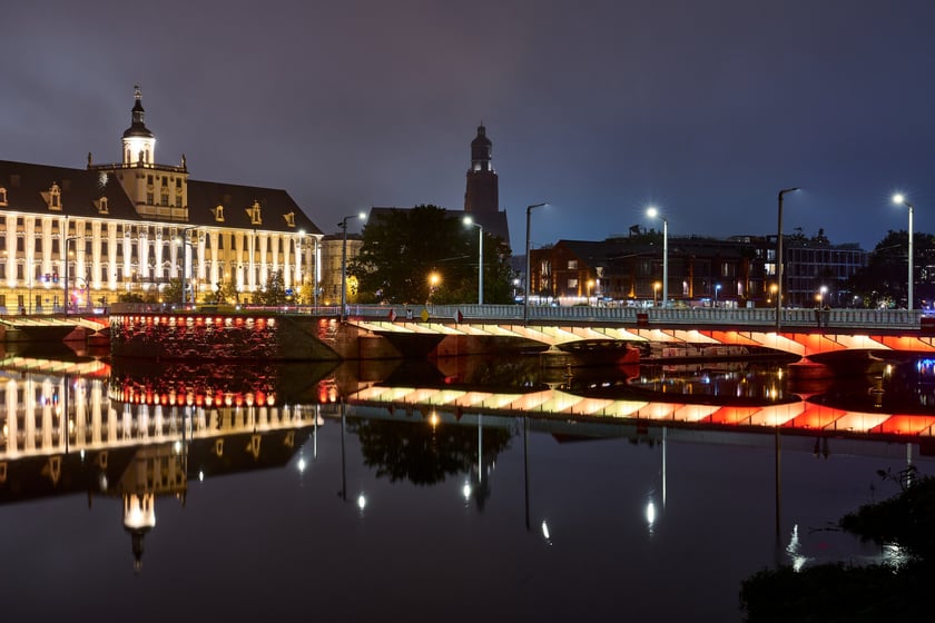 Próby światła na wyremontowanych mostach Uniwersyteckich, 8 października 2025