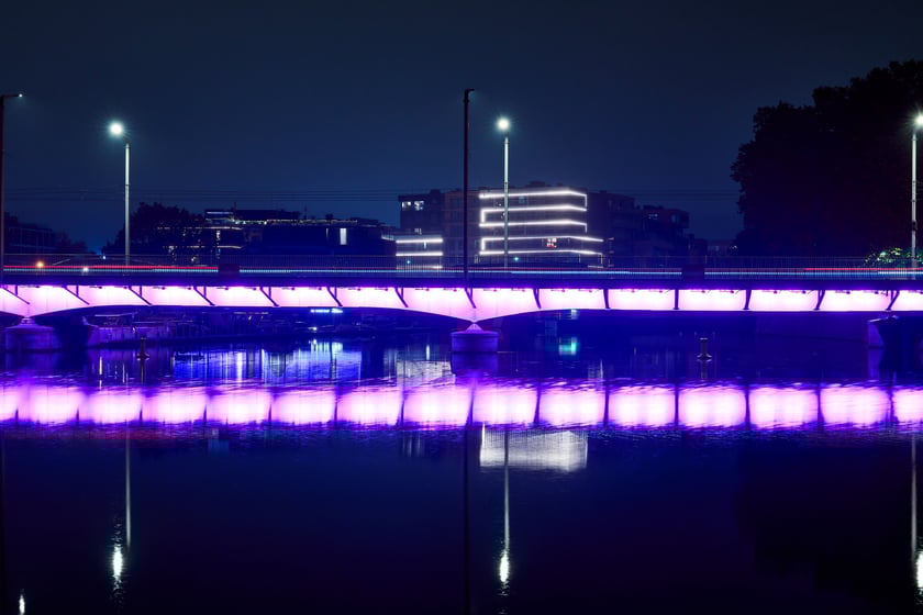 Próby światła na wyremontowanych mostach Uniwersyteckich, 8 października 2025