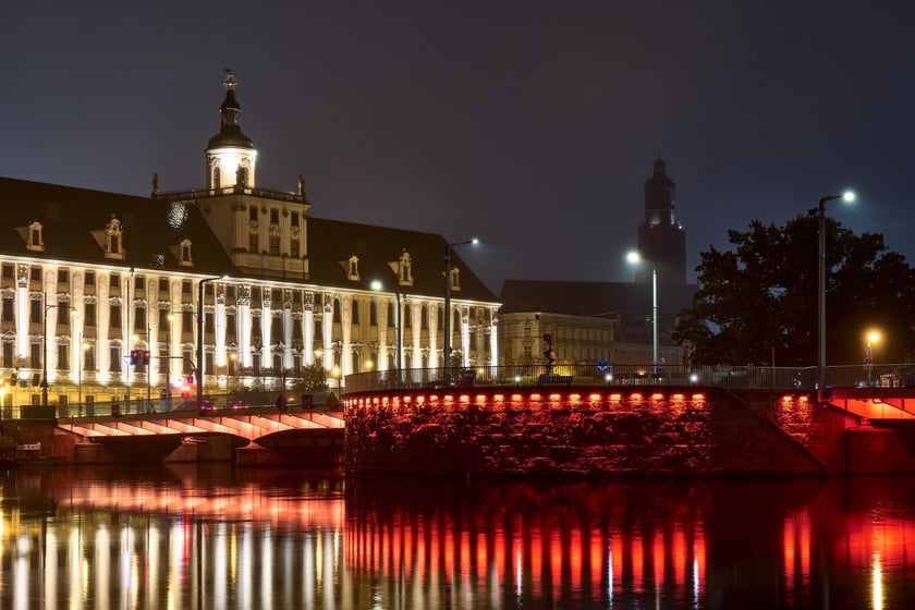 Próby światła na wyremontowanych mostach Uniwersyteckich, 8 października 2025