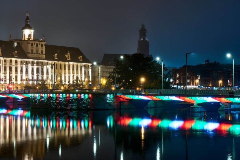 Próby światła na wyremontowanych mostach Uniwersyteckich, 8 października 2025