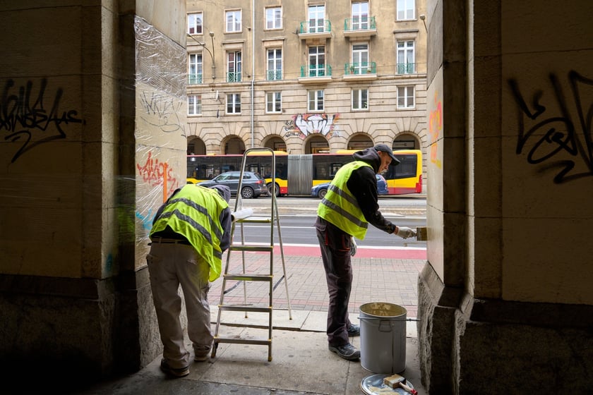 Czyszczenie arkad przy Świdnickiej