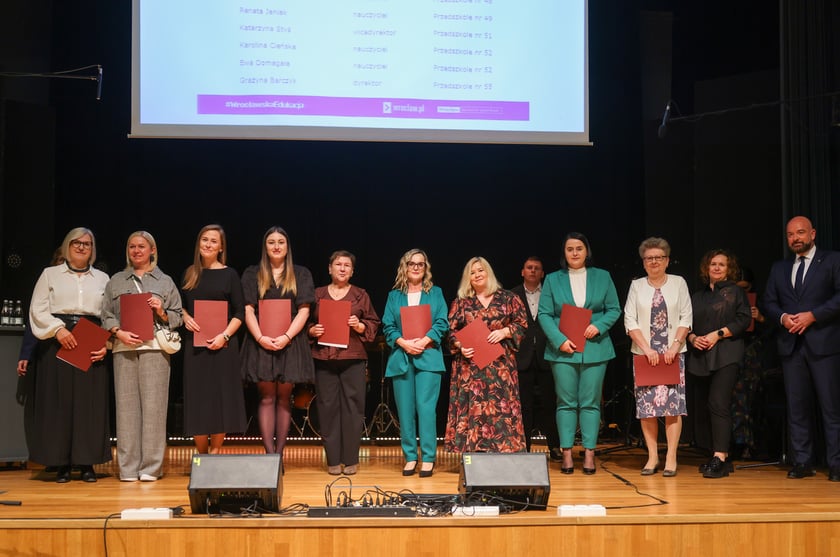 Dzień Edukacji Narodowej. Wręczenie Nagród Prezydenta Wrocławia nauczycielom wrocławskich szkół i przedszkoli