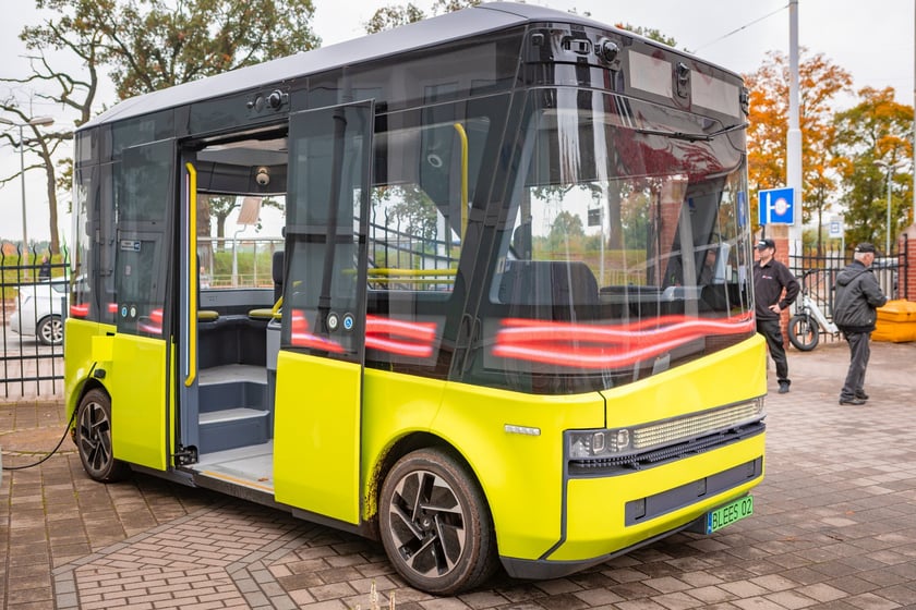 Autonomiczny bus BB-1 od 15 października wozi pasażerów po cmentarzu Osobowickim