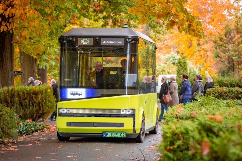 Autonomiczny bus BB-1 od 15 października wozi pasażerów po cmentarzu Osobowickim