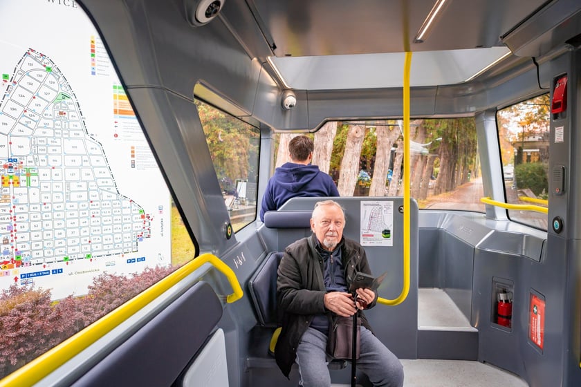 Autonomiczny bus BB-1 od 15 października wozi pasażerów po cmentarzu Osobowickim