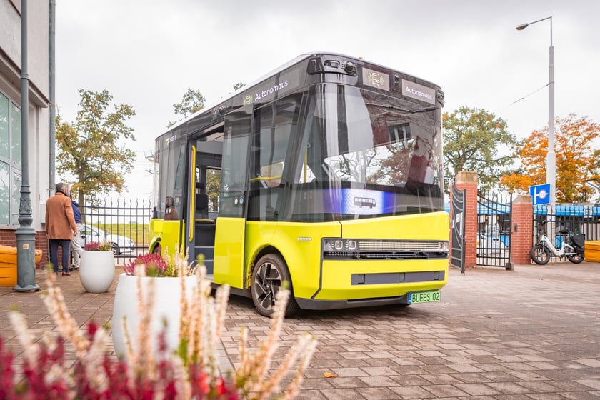 Autonomiczny bus BB-1 od 15 października wozi pasażerów po cmentarzu Osobowickim