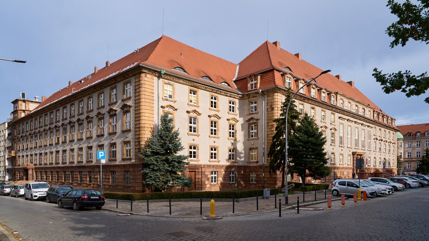 Budynek ZUS przy ul. Pretficza, zdjęcie archiwalne z 2024 roku