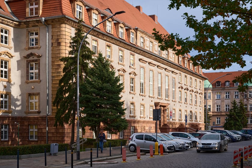 Budynek ZUS przy ul. Pretficza, zdjęcie archiwalne z 2024 roku