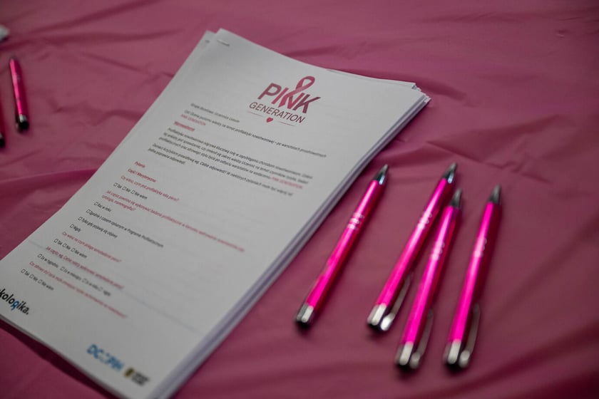 "Pink Generation" - wyjątkowa akcja o profilaktyce raka piersi w V LO we Wrocławiu