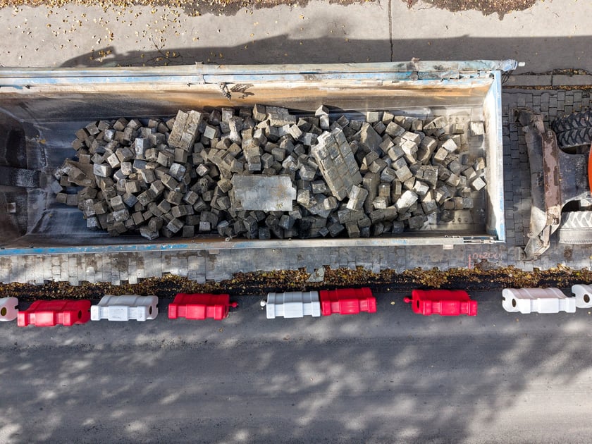 Przebudowa Powstańców Śląskich w dniu 13 października 2025 po przełożeniu ruchu na lewe pasy