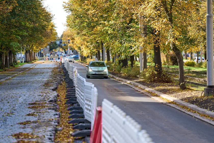 Przebudowa Powstańców Śląskich w dniu 13 października 2025 po przełożeniu ruchu na lewe pasy