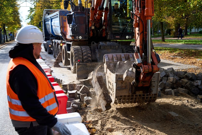 Przebudowa Powstańców Śląskich w dniu 13 października 2025 po przełożeniu ruchu na lewe pasy