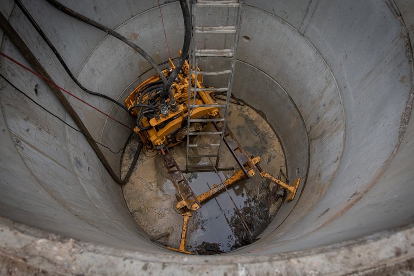 Postęp prac przy budowie kanalizacji na Kłokoczycach we Wrocławiu