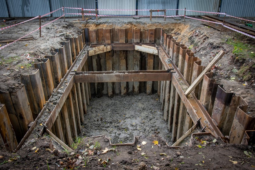 Postęp prac przy budowie kanalizacji na Kłokoczycach we Wrocławiu