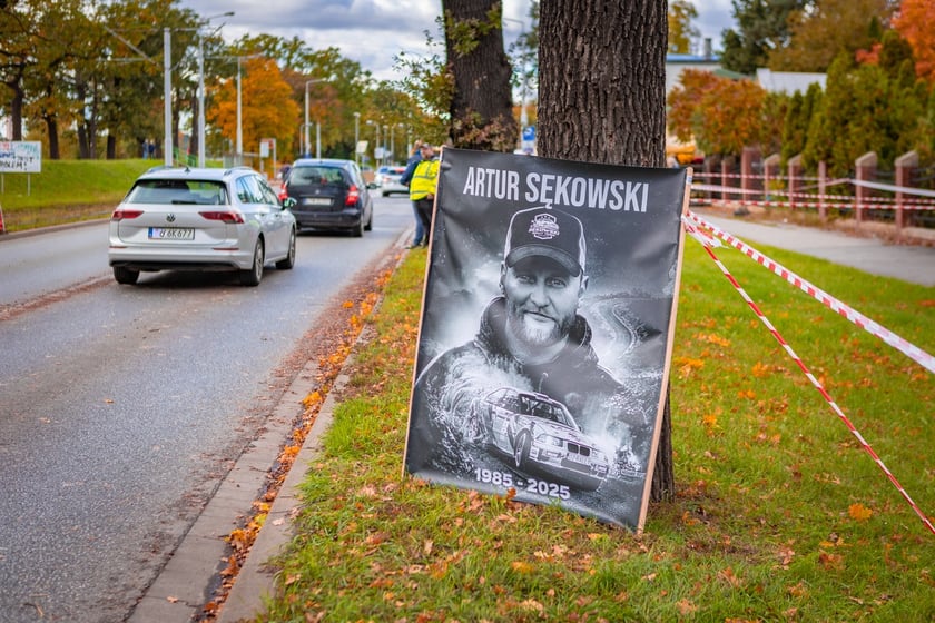 Masza żałobna i pogrzeb kierowcy rajdowego Artura Sękowskiego
