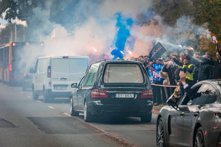 Masza żałobna i pogrzeb kierowcy rajdowego Artura Sękowskiego