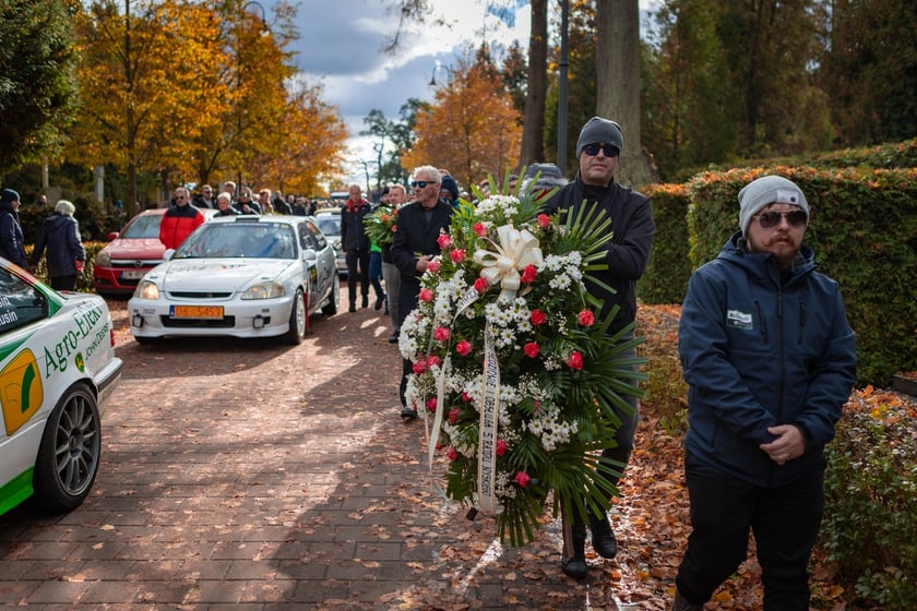 Masza żałobna i pogrzeb kierowcy rajdowego Artura Sękowskiego