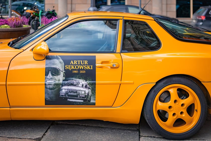 Masza żałobna i pogrzeb kierowcy rajdowego Artura Sękowskiego